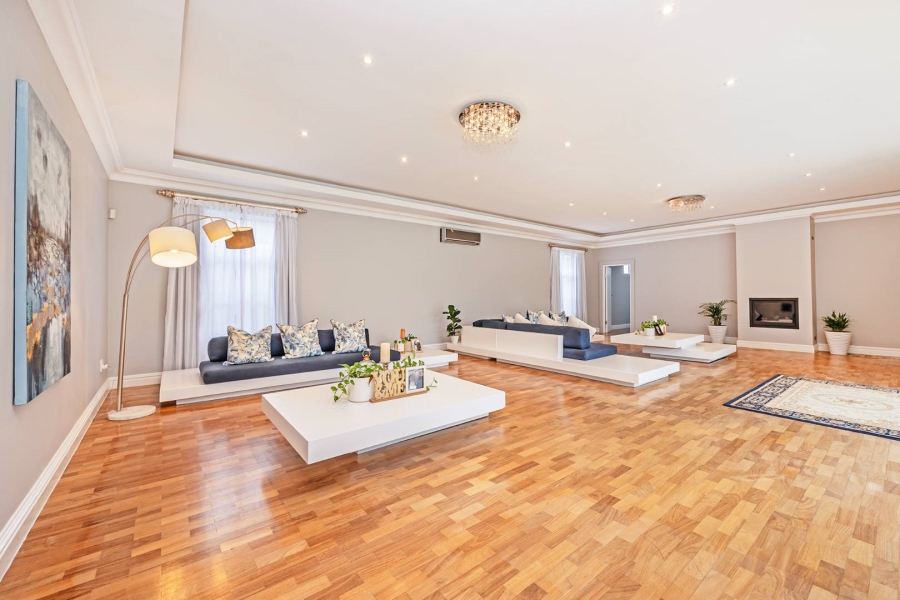 7 Bedroom Property for Sale in Flamingo Vlei Western Cape